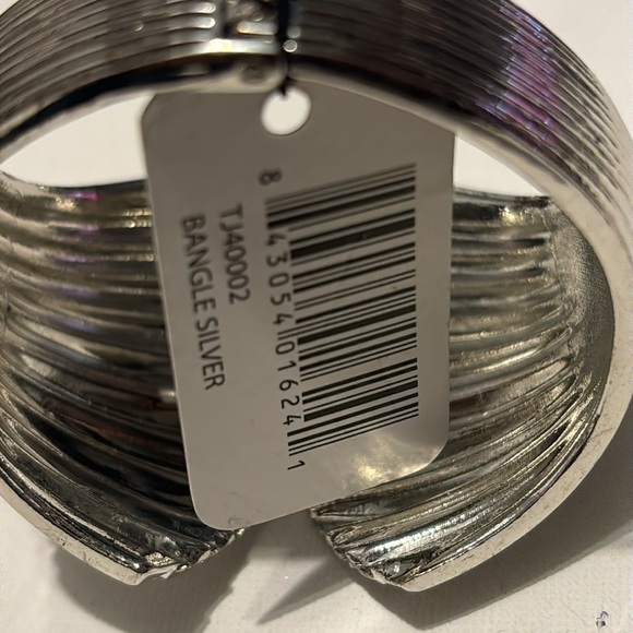 Kendall & James Clam Shell Silver-tone Bangle - Picture 11 of 11